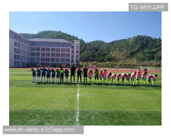 金陆小学足球队勇夺冠军展现团队精神与拼搏精神的辉煌历程